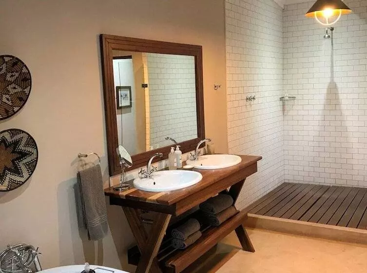 Hotelli Fugitives Drift Guest House