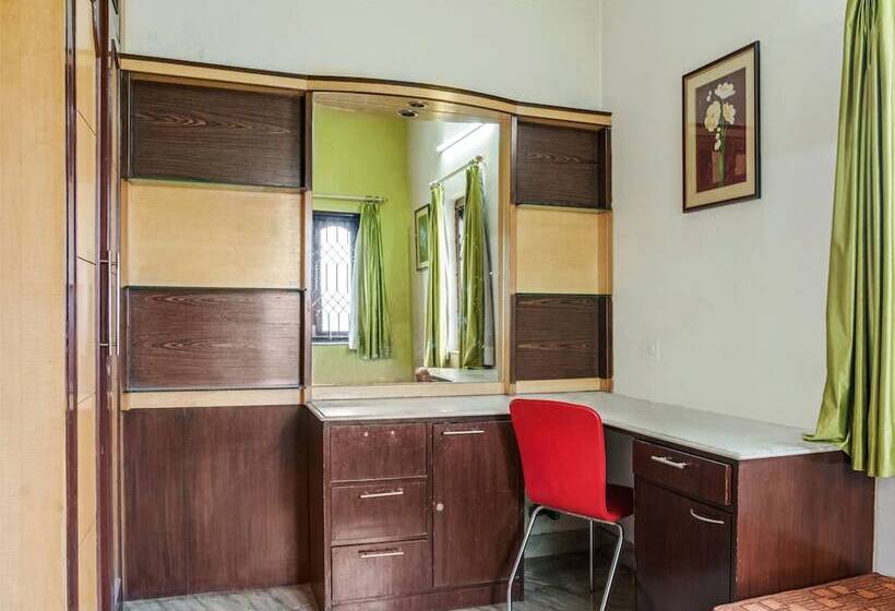 호텔 Indrakshi Service Apartment