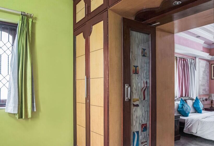 호텔 Indrakshi Service Apartment