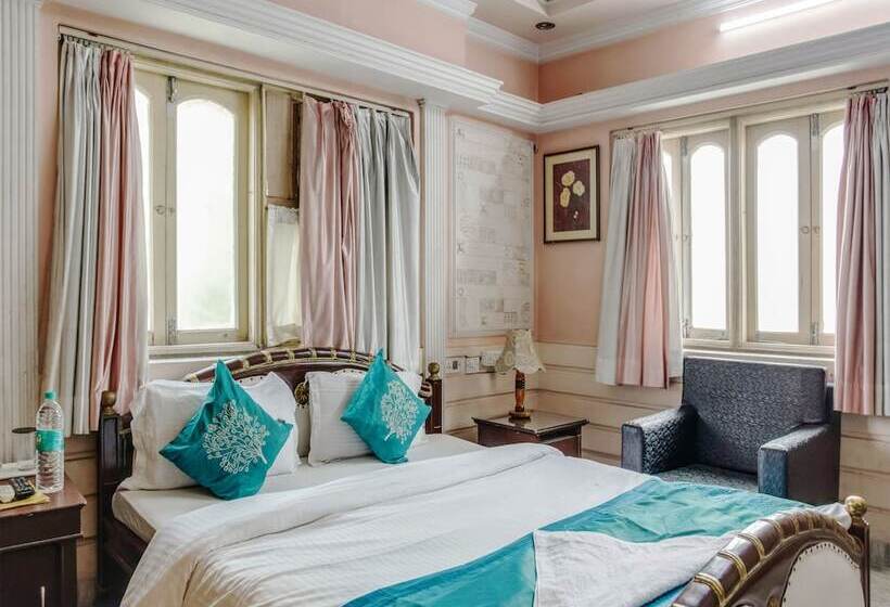 호텔 Indrakshi Service Apartment