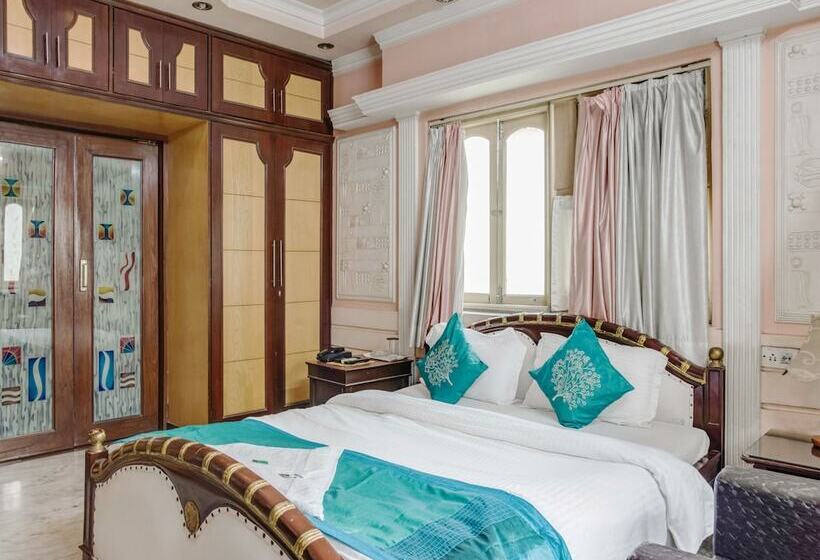 호텔 Indrakshi Service Apartment