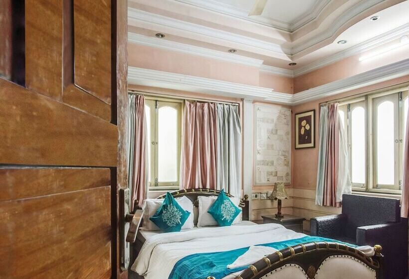 호텔 Indrakshi Service Apartment