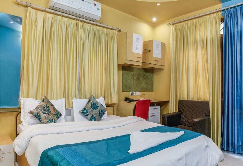 호텔 Indrakshi Service Apartment