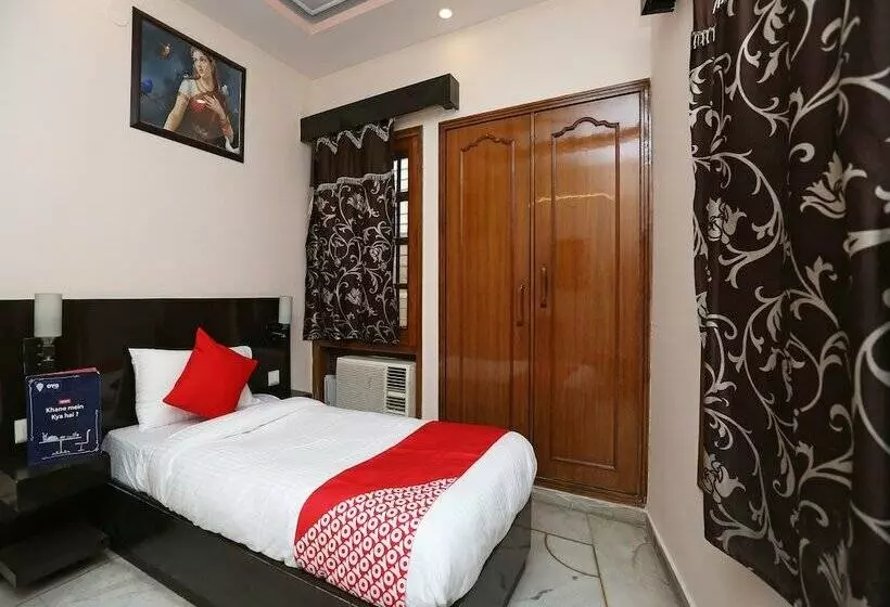 ホテル Samrat By Oyo Rooms