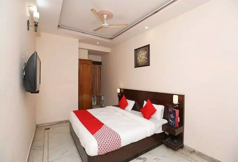 ホテル Samrat By Oyo Rooms