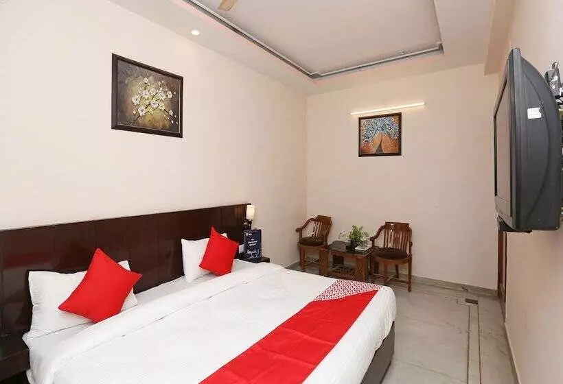 ホテル Samrat By Oyo Rooms