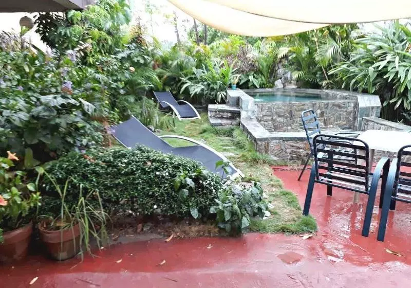Bahay Isla Inn Hostel Puerto Galera
