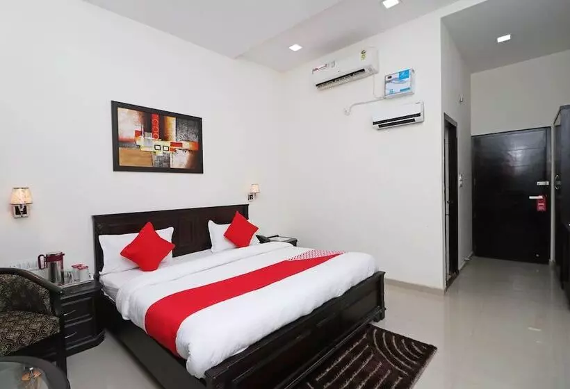 ホテル De Ds Plaza By Oyo Rooms