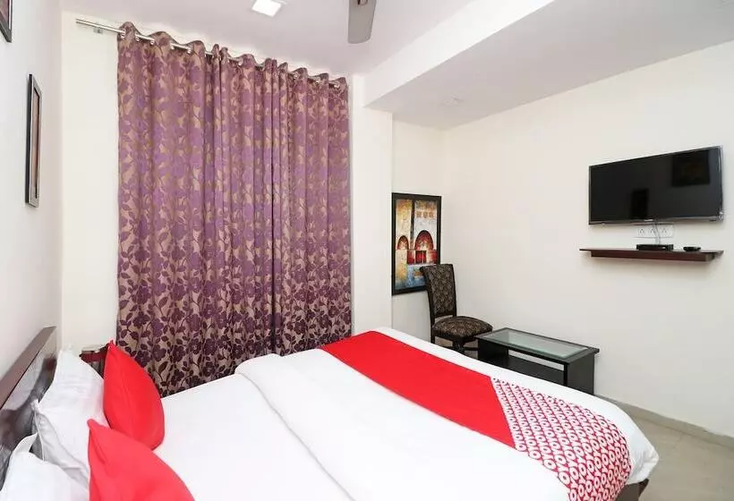 ホテル De Ds Plaza By Oyo Rooms