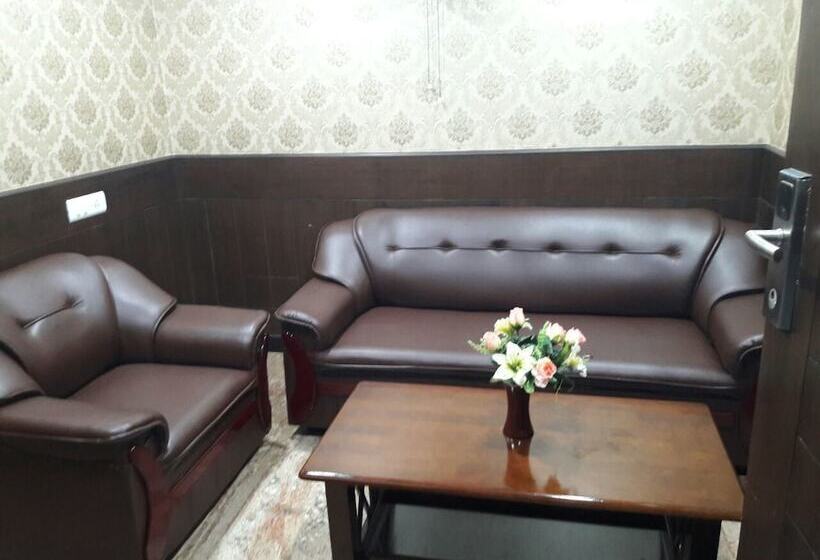 בית מלון כפרי Sumi Palace