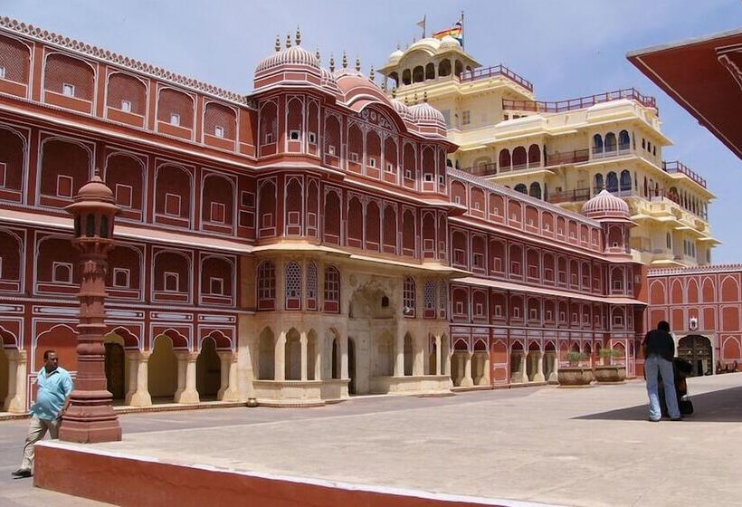 هتل The Lodge B & B