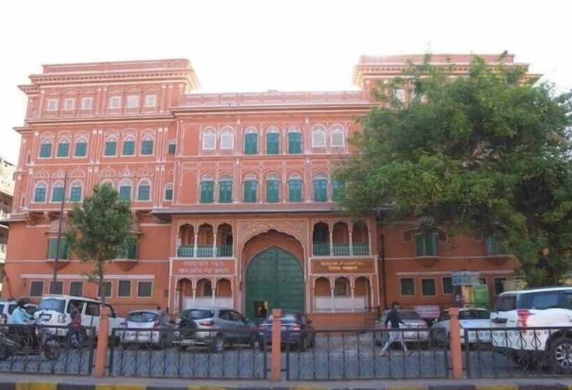 هتل The Lodge B & B