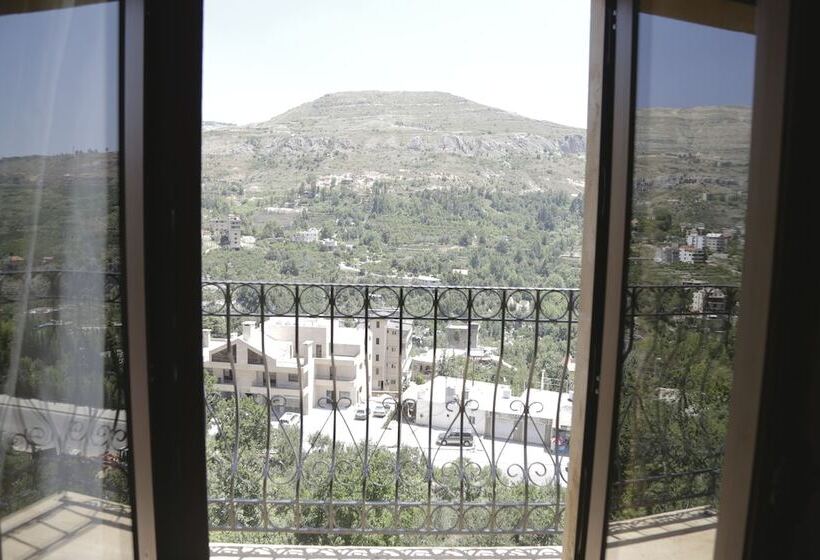 هتل The Lodge Inn