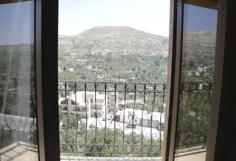 هتل The Lodge Inn