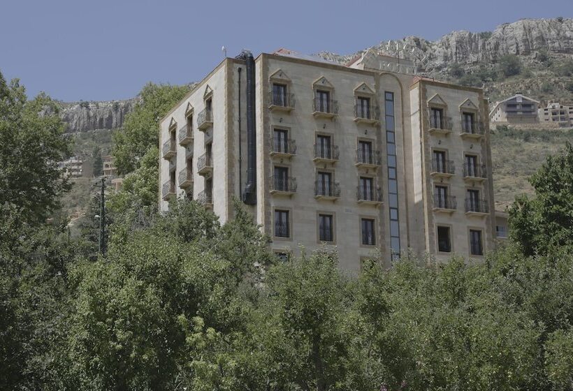 هتل The Lodge Inn