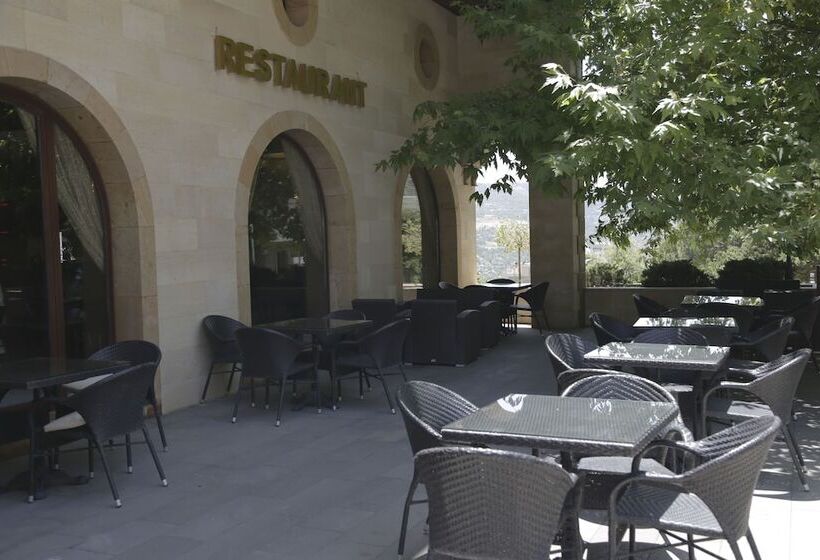 هتل The Lodge Inn