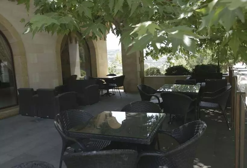 هتل The Lodge Inn