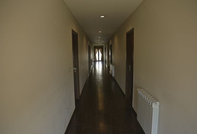 هتل The Lodge Inn