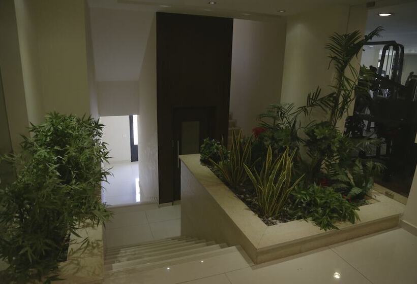 هتل The Lodge Inn