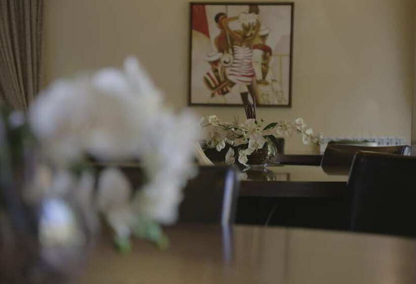 هتل The Lodge Inn