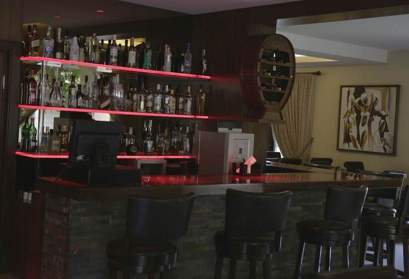 هتل The Lodge Inn