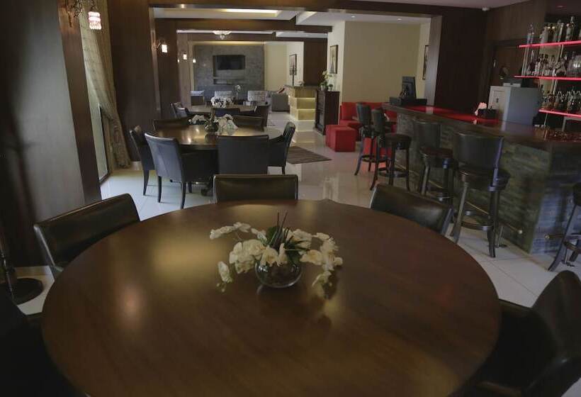 هتل The Lodge Inn