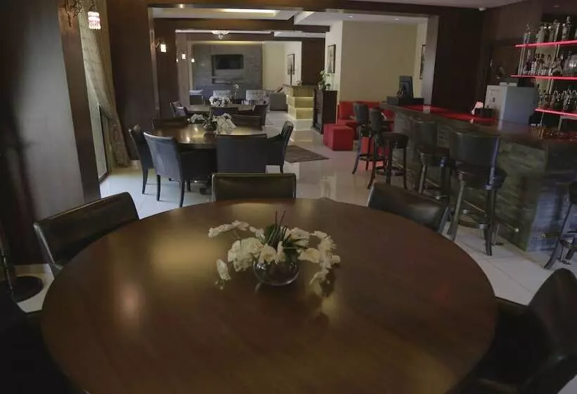 هتل The Lodge Inn