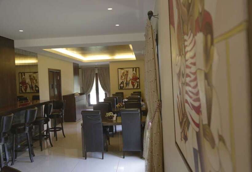 هتل The Lodge Inn