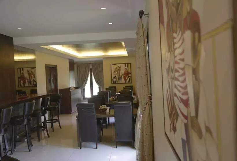 هتل The Lodge Inn