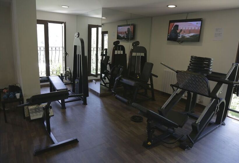 هتل The Lodge Inn