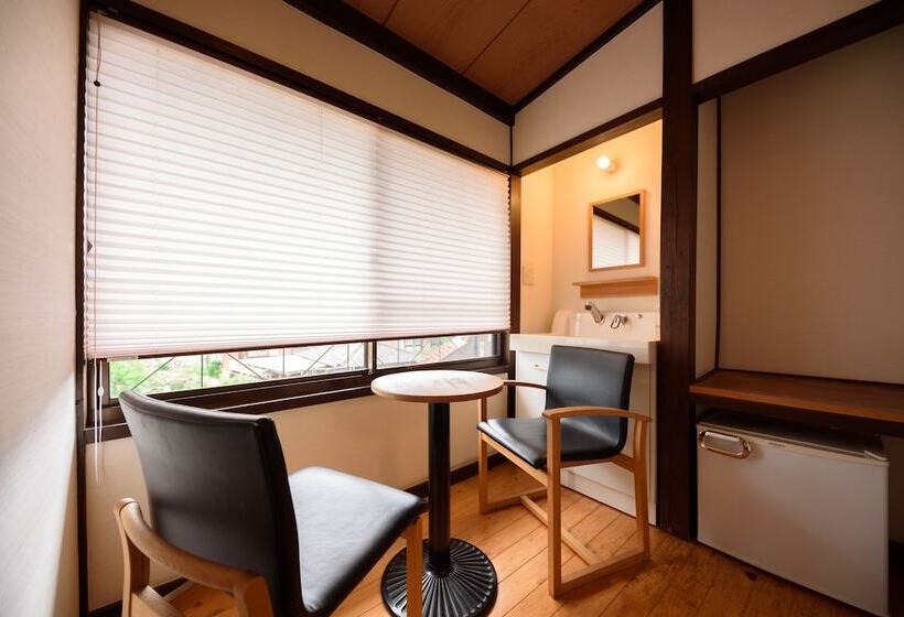 ריוקאן Yufuin Iyotomi