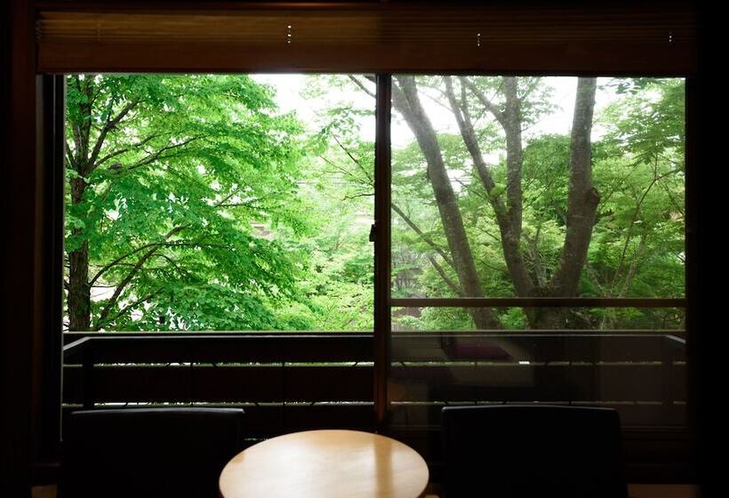 ריוקאן Yufuin Iyotomi