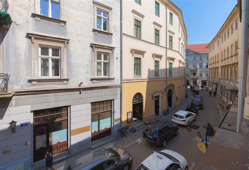 Общежитие Draggo House