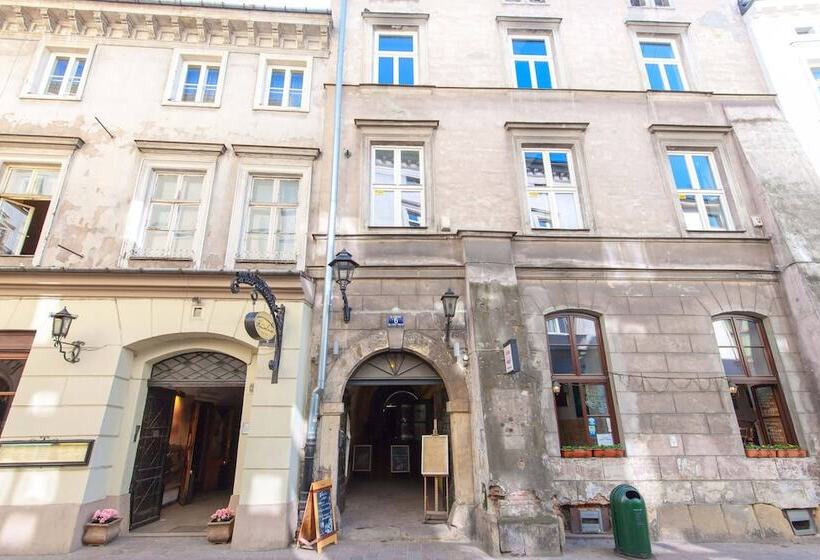 Retkeilymaja Draggo House