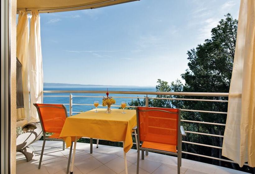 Ark Beach Apartments