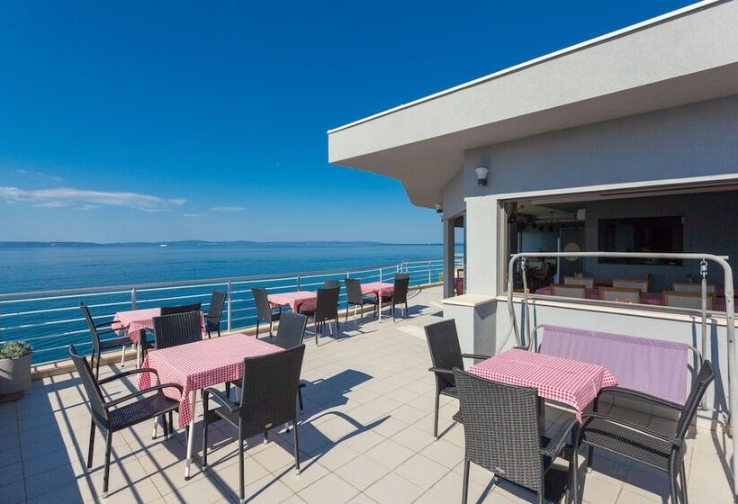 Ark Beach Apartments