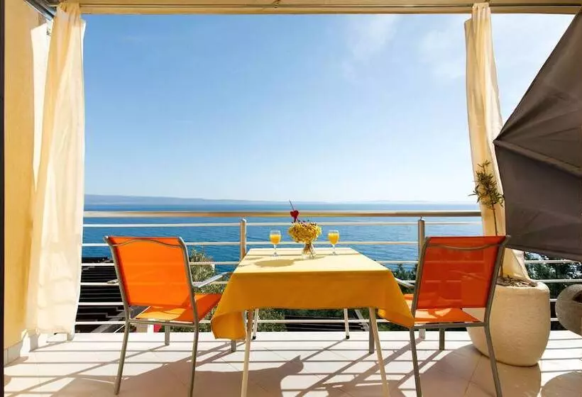 Ark Beach Apartments