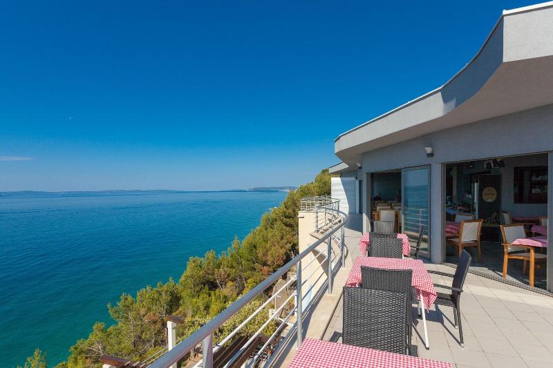 Ark Beach Apartments