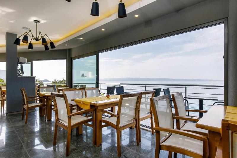 Ark Beach Apartments