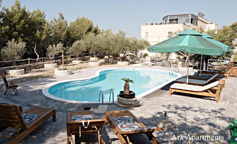 Ark Beach Apartments