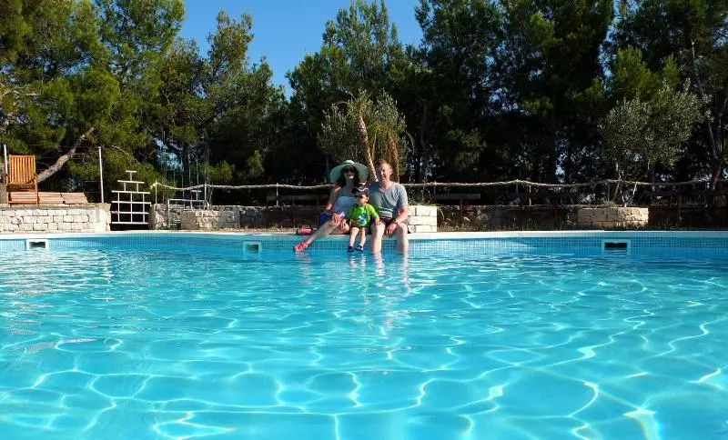 Ark Beach Apartments