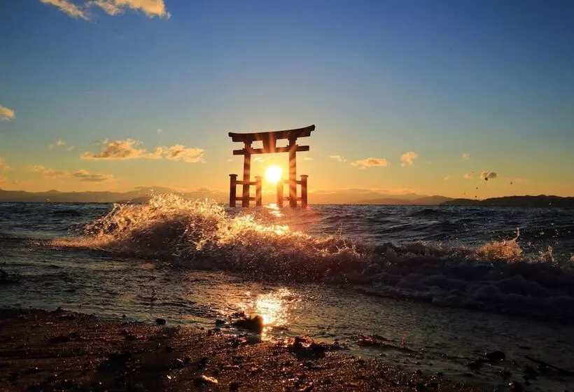 Retkeilymaja Jhoppers Lake Biwa Guesthouse