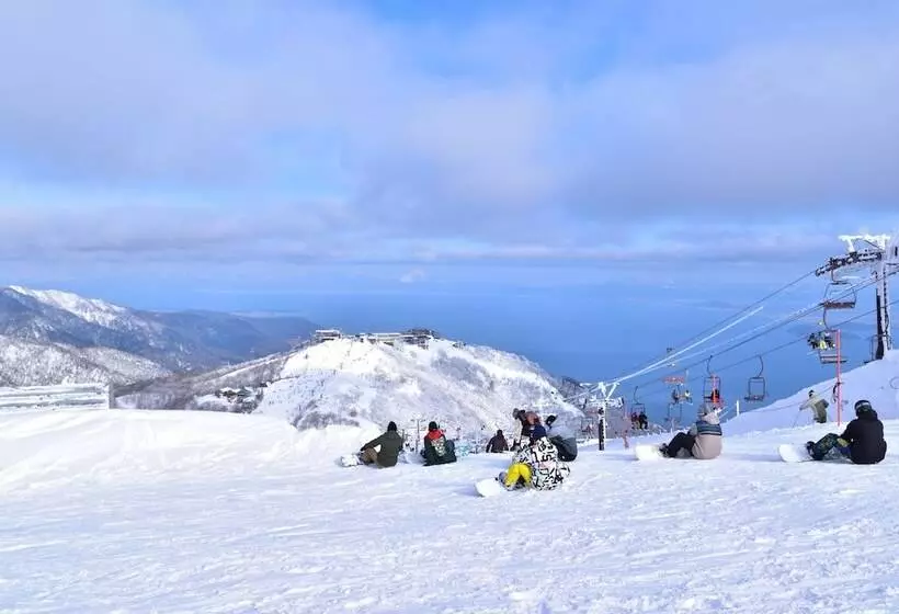 Retkeilymaja Jhoppers Lake Biwa Guesthouse