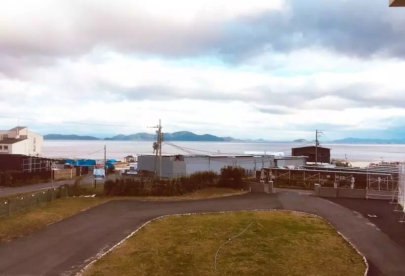 Retkeilymaja Jhoppers Lake Biwa Guesthouse