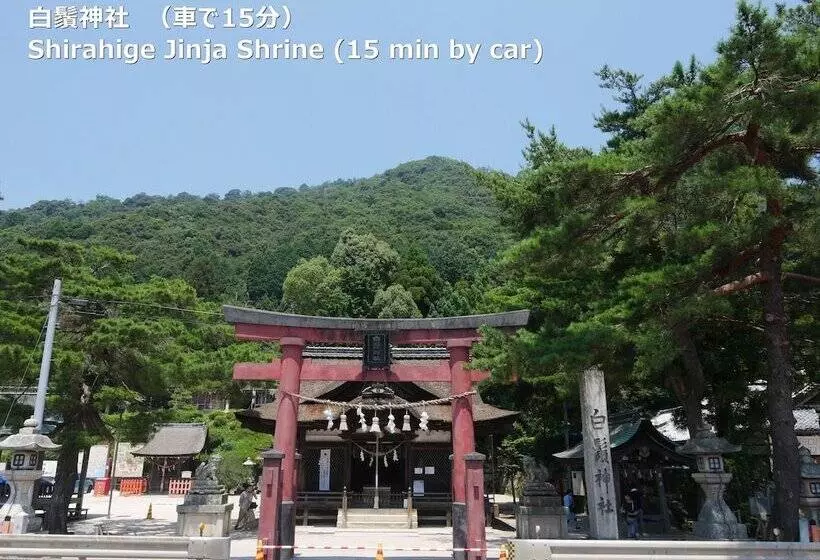 Retkeilymaja Jhoppers Lake Biwa Guesthouse