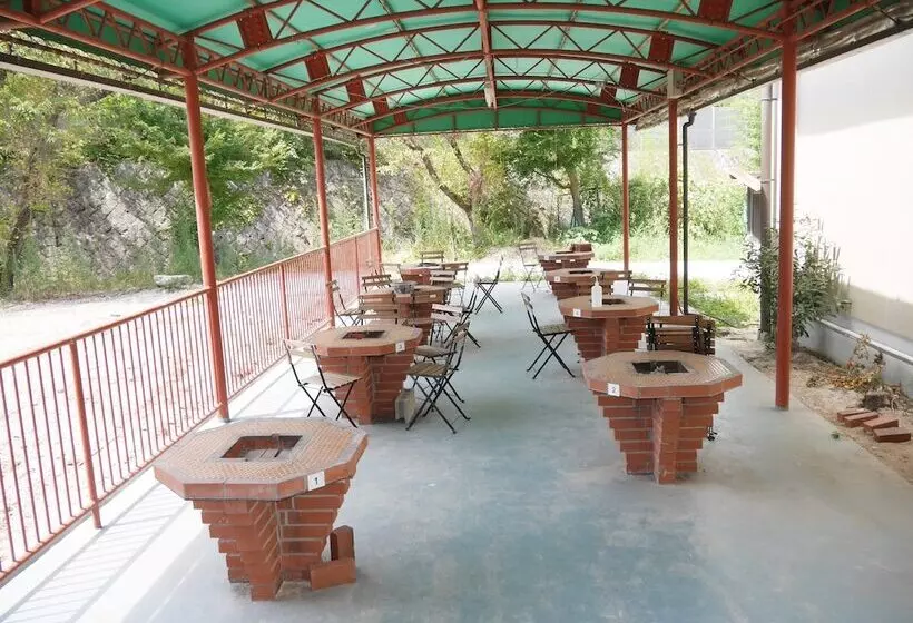 Retkeilymaja Jhoppers Lake Biwa Guesthouse