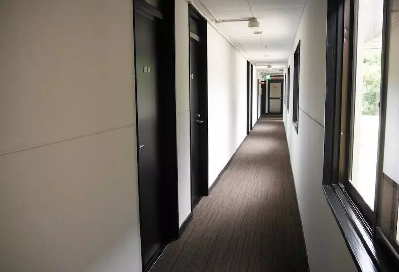 Retkeilymaja Jhoppers Lake Biwa Guesthouse