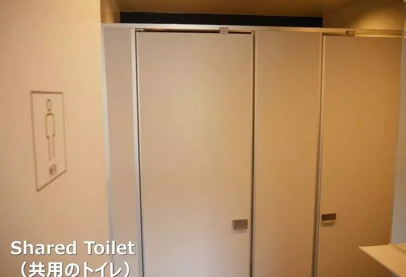 Retkeilymaja Jhoppers Lake Biwa Guesthouse