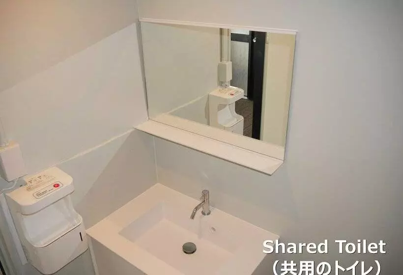 Retkeilymaja Jhoppers Lake Biwa Guesthouse