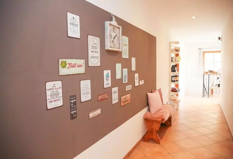 ホテル Beim Nuihausa